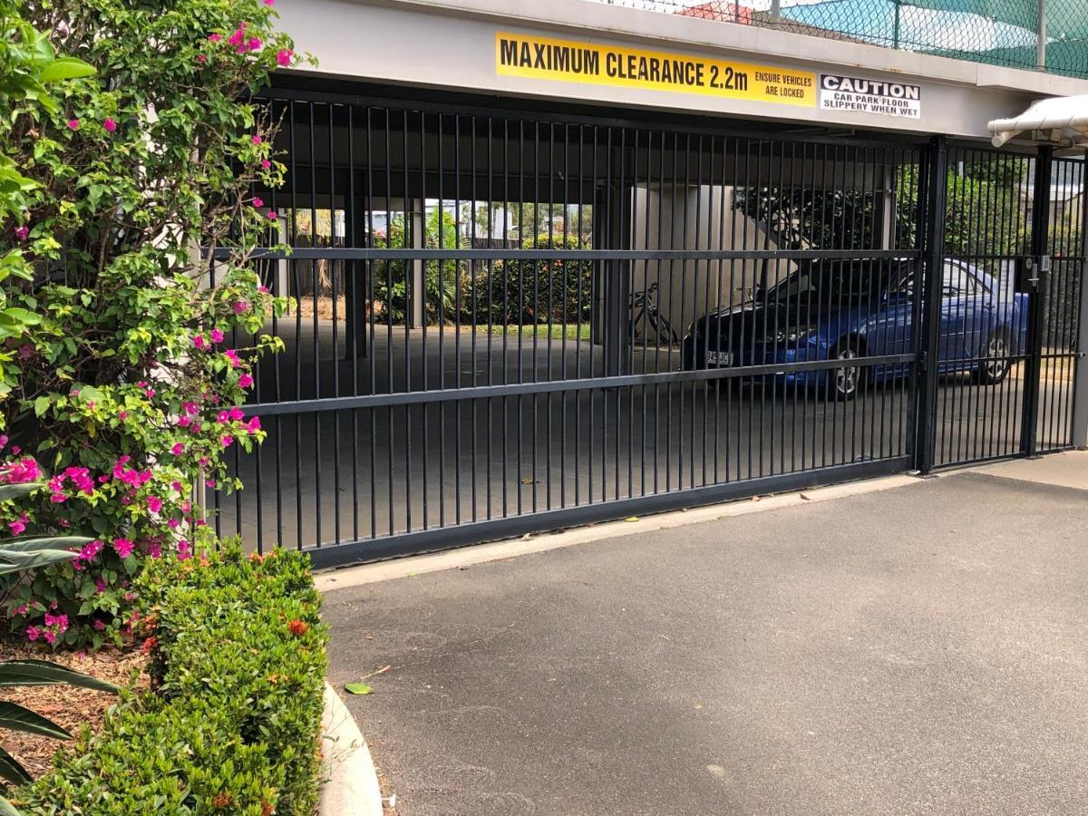 Cairns Reef Apartments & Motel Екстер'єр фото